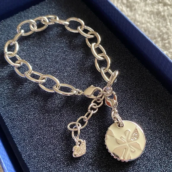 Swarovski bracelet with charm - Picture 2 of 5